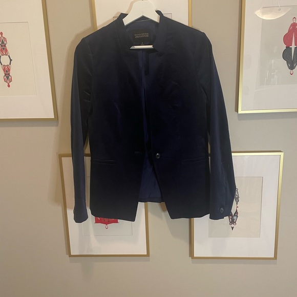 Banana Republic Navy Velvet textured blazer. Size 4. Like new! - Picture 2 of 6